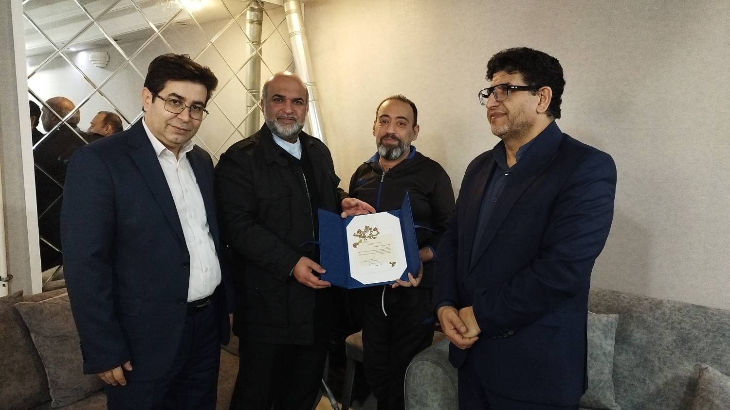 مدیرعامل صندوق اعتباری هنر در دیدار با هنرمندان البرزی: سیاست‌های حمایتی بدون حضور میدانی کارآمد نیست