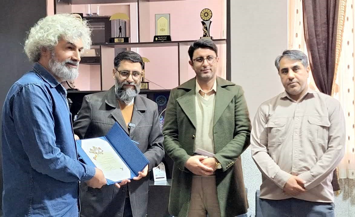 در فراتهران به‌دنبال رشد هنرمندانِ مناطقِ دوردست در زیست بوم خودشان هستیم