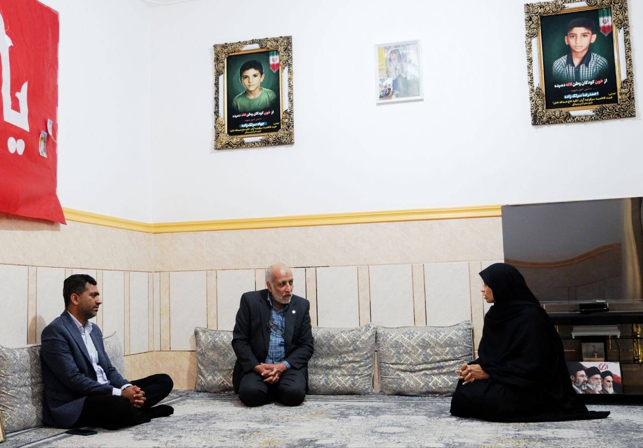 در دومین روز سفر استانی به هرمزگان انجام شد؛ دیدار مدیران صندوق اعتباری هنر با خانواده شهدای مدرسه شجره طیبه میناب