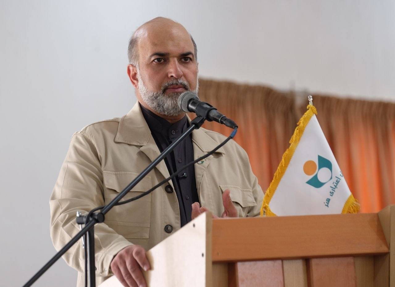 دیدار مدیرعامل صندوق اعتباری هنر با اهالی فرهنگ و هنر میناب؛ تجلیل از روایت‌گران حماسه جنگ رمضان