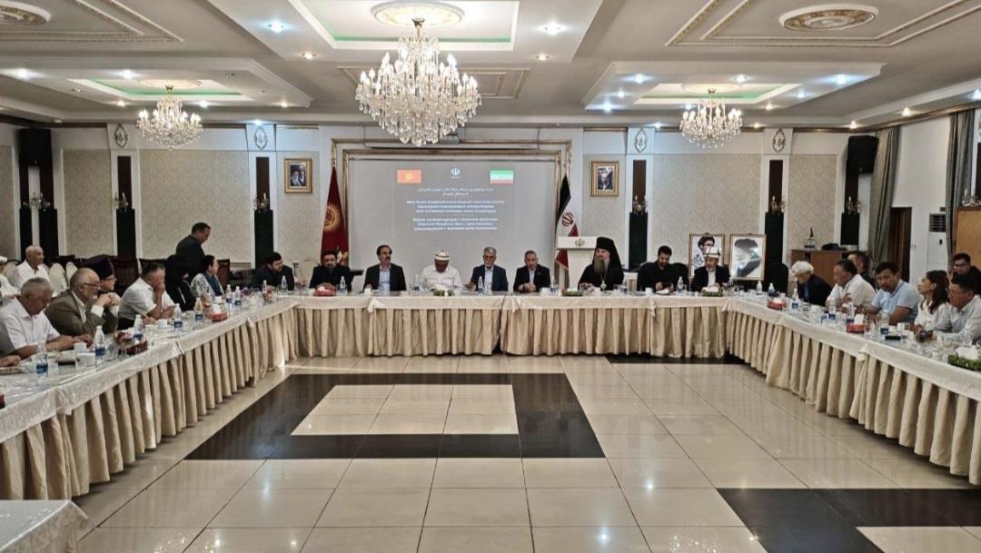 وزیر فرهنگ: ملت ایران تسخیرناپذیر و صلح‌طلب است