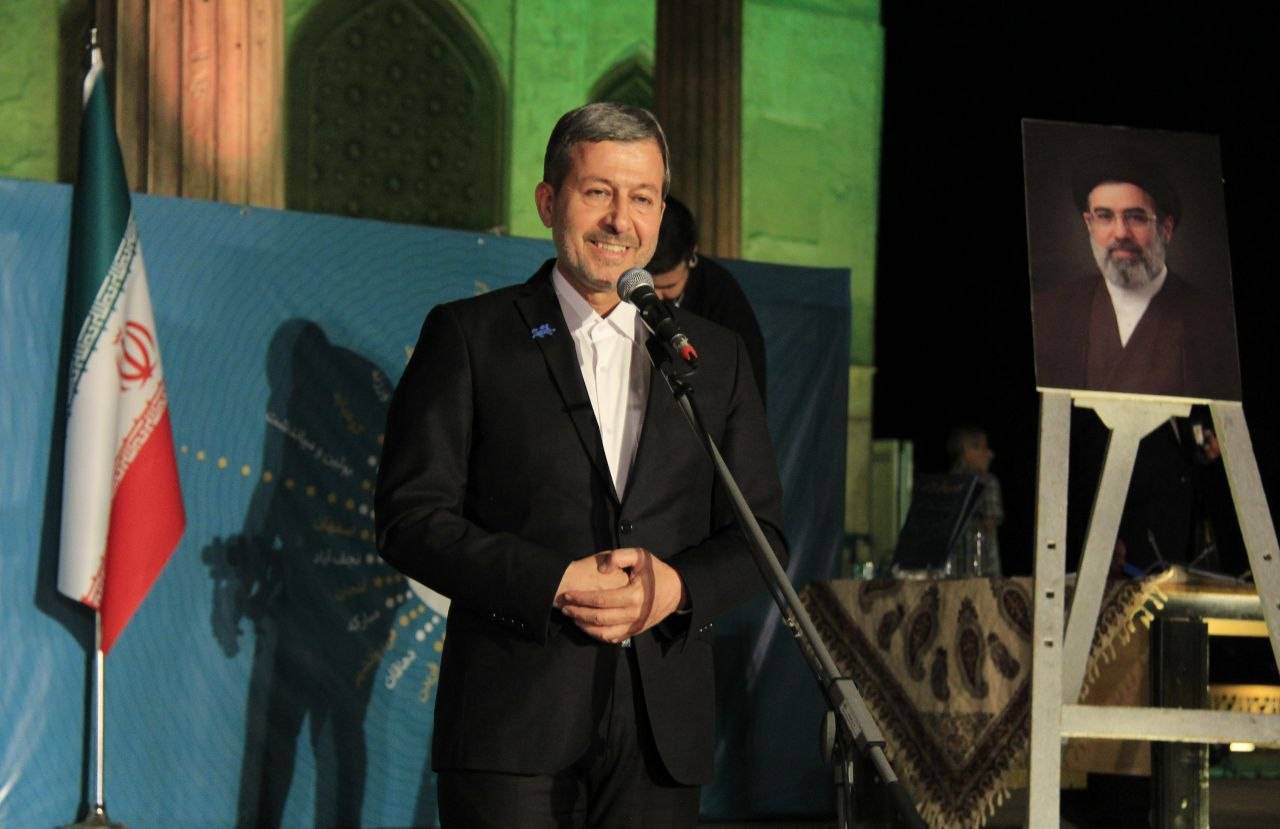 استاندار اصفهان: هنرمندان ریشه‌های این شهر و استان هستند